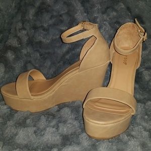 Nude Wedges